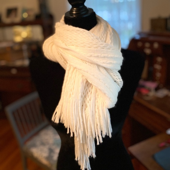 Charlotte Russe White winter scarf - Picture 3 of 6